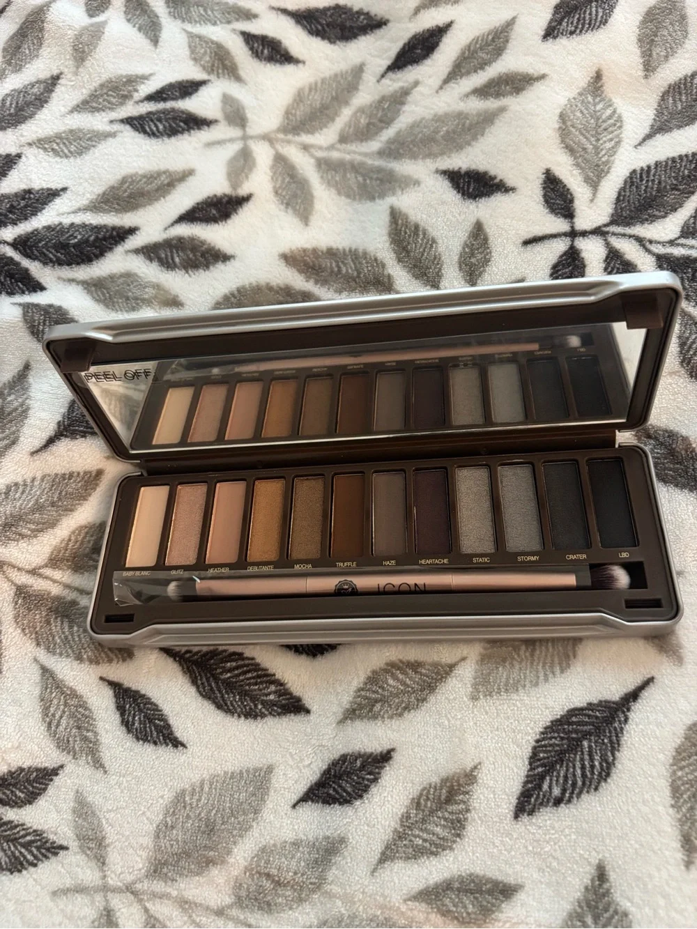 Icon by Absolute New York Eyeshadow Palette Net Wt. 0.47 oz / 13.2 g